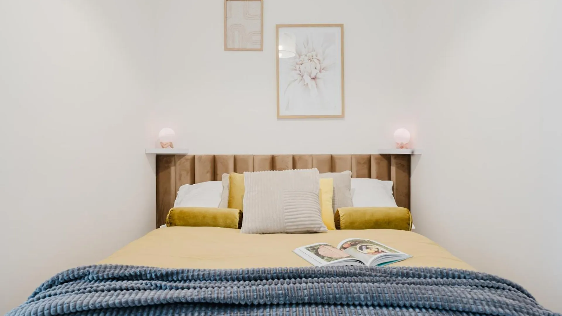 Prague Days - Apartments With Garage And Balcony In Smichov City