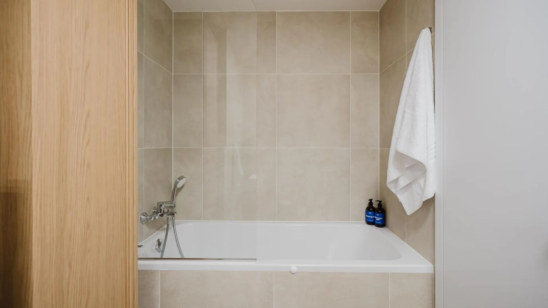 Prague Days - Apartments With Garage And Balcony In Smichov City
